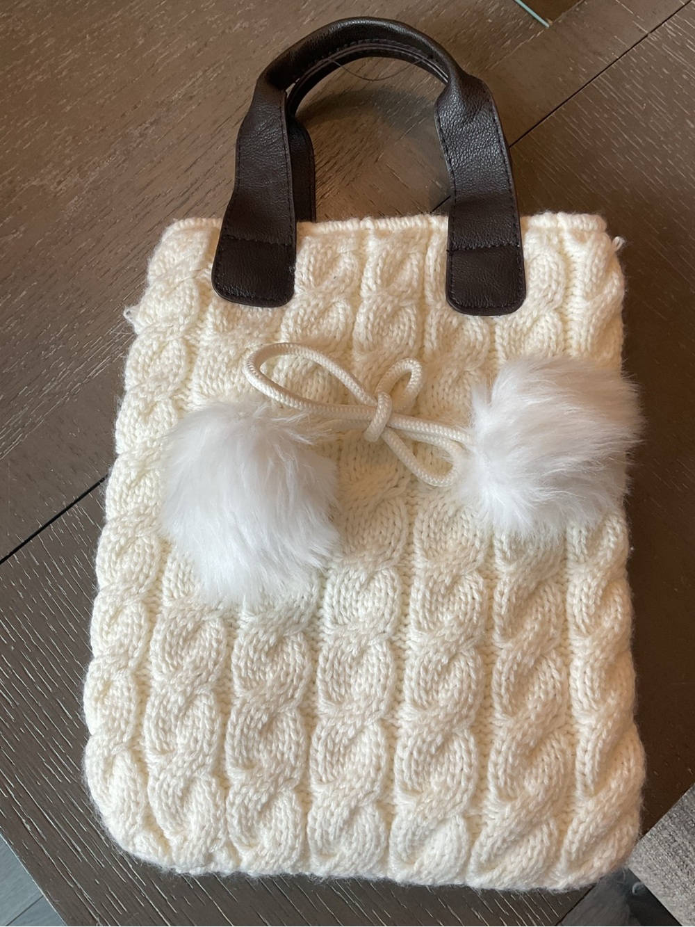 **Vintage Mary Kay ** Cream Cable-Knit Mini Pom Pom Tote .